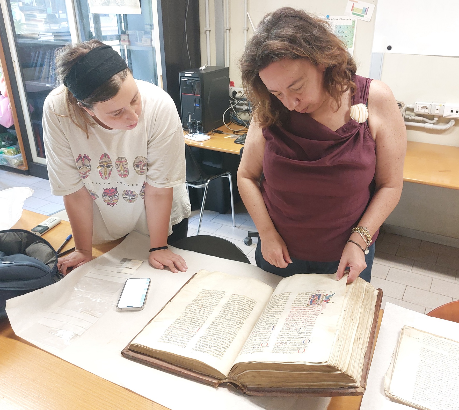 CorliB activity at Carbonsite: the study of an ancient book from Istituto Campana.